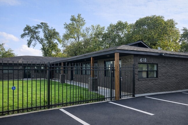 Building Photo - 618 E 40th St