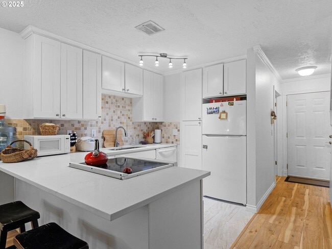 Building Photo - Bright & Inviting 2-Bed, 1.5-Bath with Modern Touches and Private Upstairs Retreat