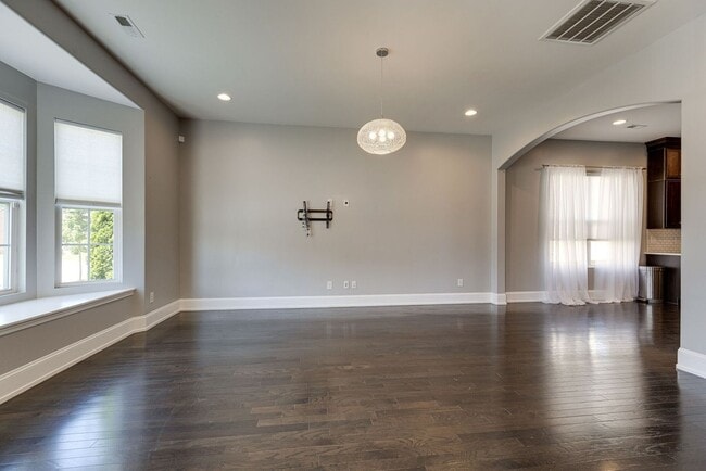 Building Photo - **Stunning 3BE/2.5BA home in a stellar nei...