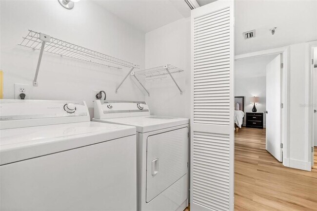 Building Photo - 5950 Pelican Bay Plaza S
