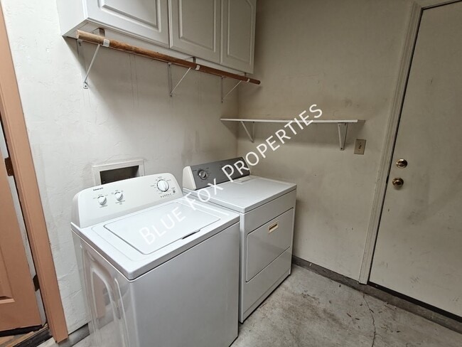 Building Photo - 9097 N Jessy Ln