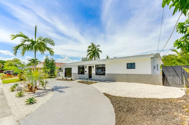 Building Photo - 2325 NE 195th St