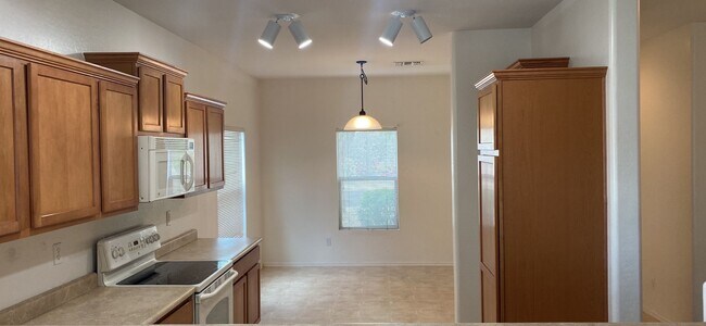 Building Photo - 3 bedroom home in Laveen!