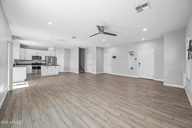 Building Photo - 1013 E Odeum Ln