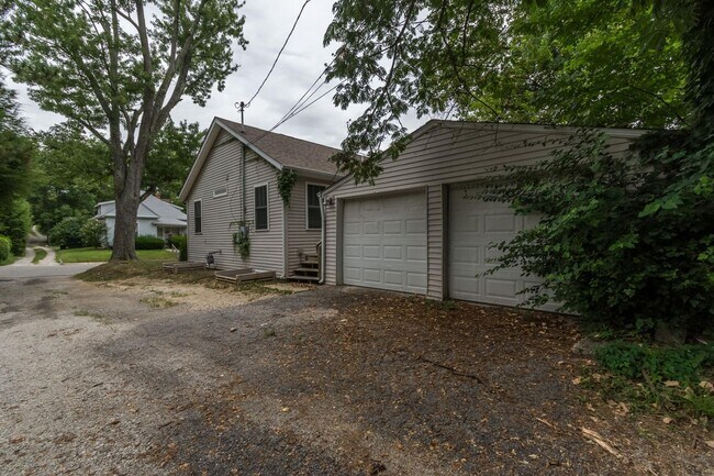 Building Photo - 505 S Highland Ave