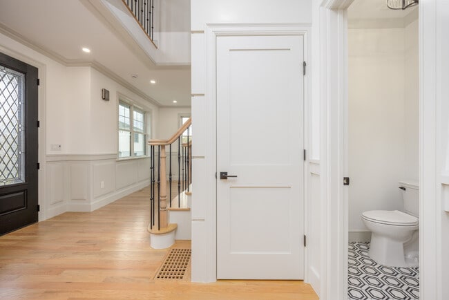 Building Photo - 1 Victoria Ln