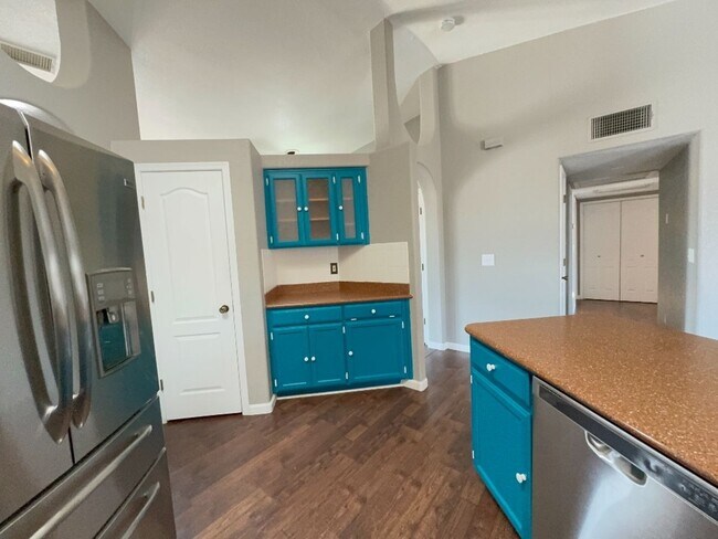 Building Photo - Very Nice 4 Bedroom House