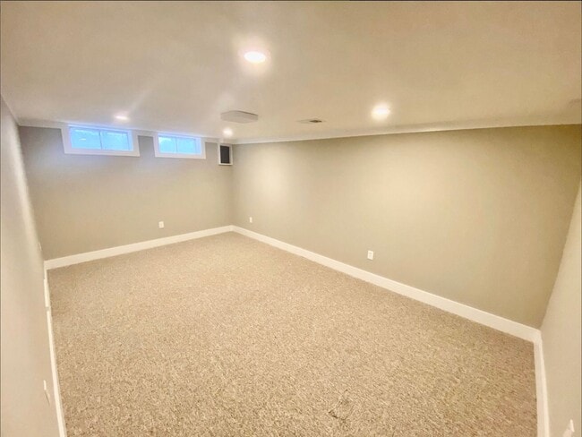 Building Photo - 3 bedroom home in Forest Hills Coming Soon!