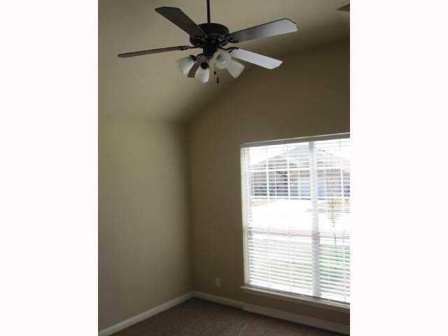 Building Photo - 728 Abbeyglen Castle Dr