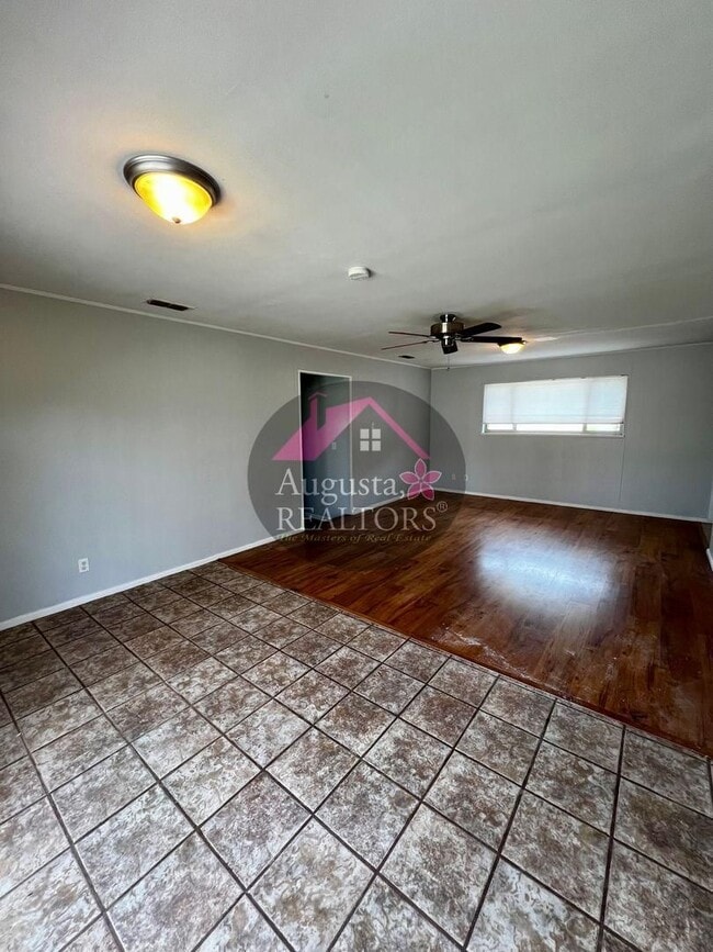 Building Photo - LT-3000 Buffalo Gap