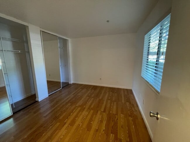 Building Photo - 2 Bed/2 Bath Downstairs Unit Available Soon!