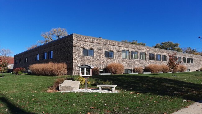 Building Photo - Elevate Your Lifestyle, Stunning 3-Bedroom Loft in Evanston