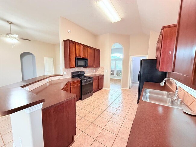 Building Photo - 2212 Highland Crossing Dr