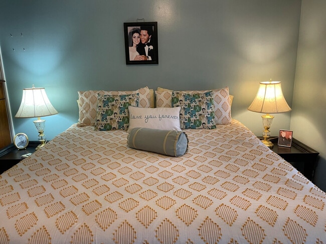 Building Photo - 175 Schools Dr