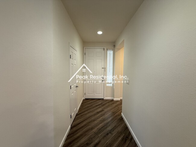Building Photo - Updated 4bd/2ba Rancho Cordova Home!