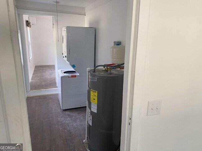 Building Photo - 348 Hortman Ave