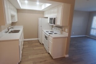 Building Photo - Parkview Apartments