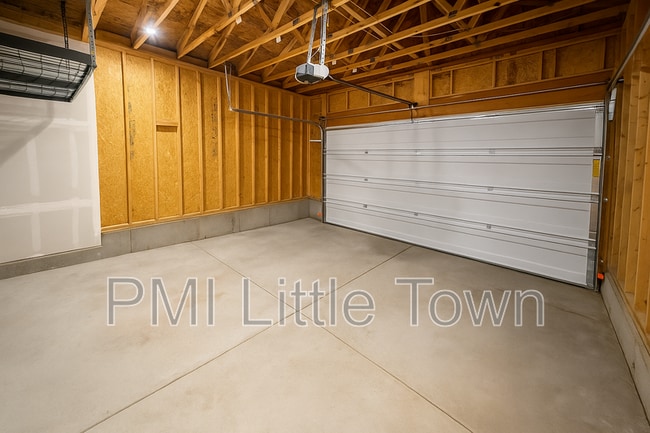 Building Photo - 8734 Middle Frk St