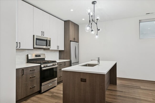 Building Photo - 4321 N Cicero Ave