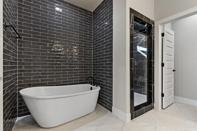 Building Photo - 7005 SW High Meadow Blvd