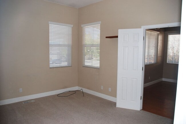 Building Photo - Beautiful 4 br, 2 bath, 2 car garage Home in Sparks.