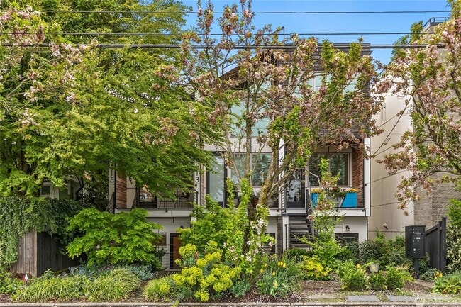 Building Photo - 6515 Ellis Ave S