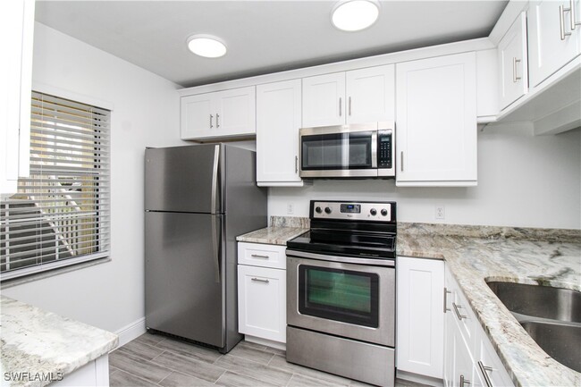 Building Photo - 2566 Kings Lake Blvd