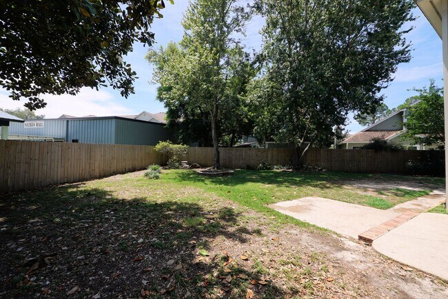 Building Photo - Great Fort Walton Beach Location