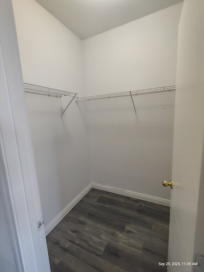 Building Photo - 5526 Cresent Valley St