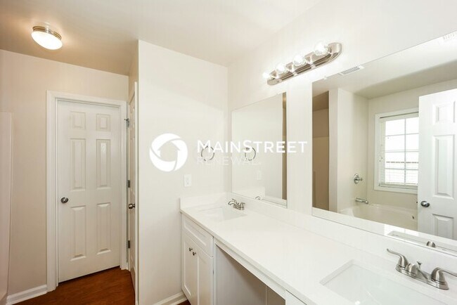 Building Photo - 4 Bedroom Pet-Friendly Home in ATLANTA, GA with Main Street Renewal