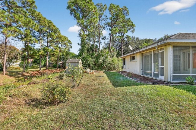 Building Photo - 1833 SW Bellevue Ave