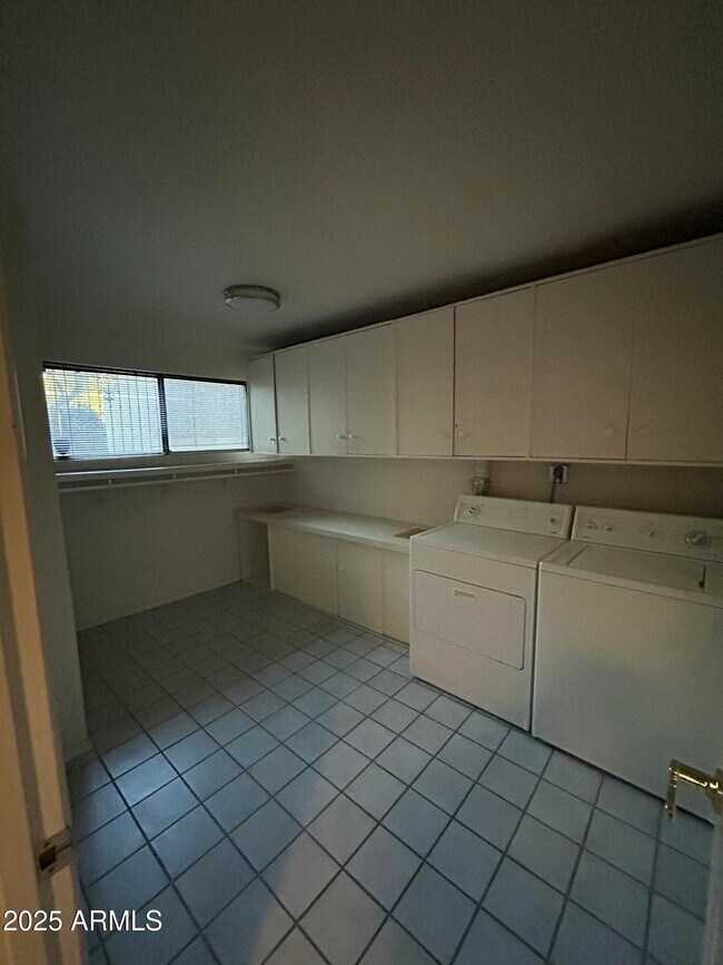 Building Photo - 5736 N 25th St