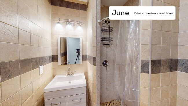 Building Photo - Room in Shared 4 bed/2 bath home