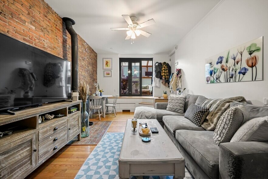 Primary Photo - 347 Marlborough St