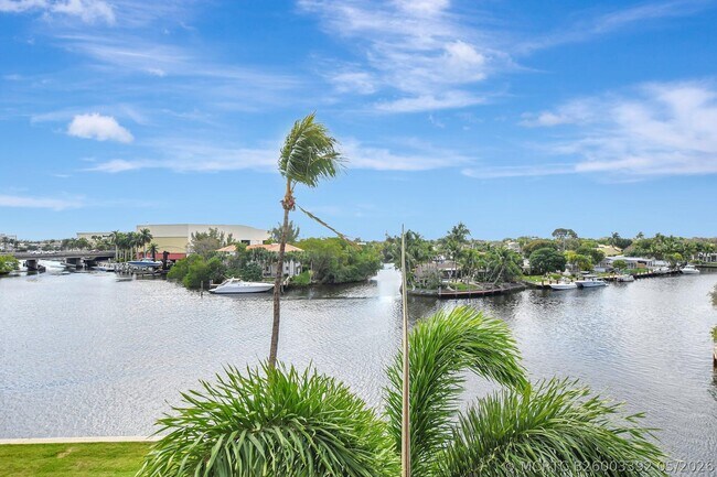 Building Photo - 8 Royal Palm Way