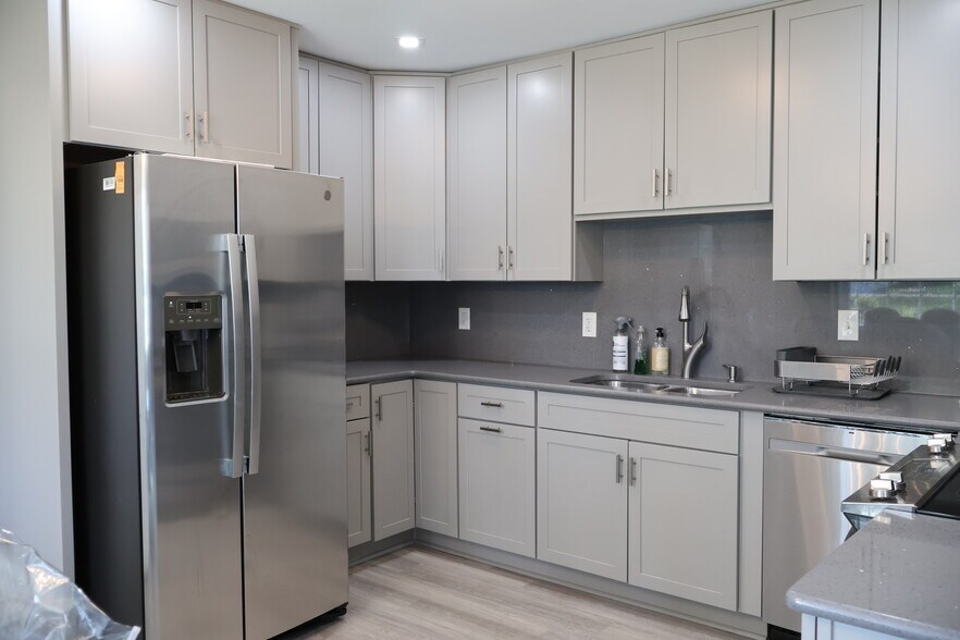 Building Photo - 3497 Castleton Hl