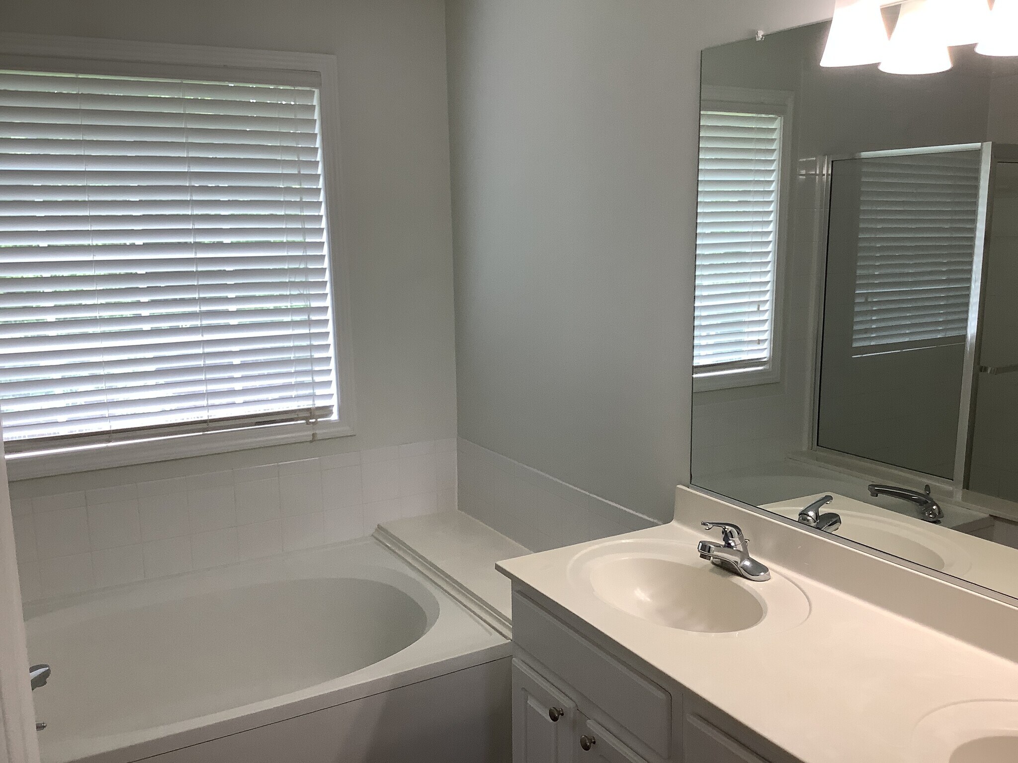 Building Photo - 2106 Forest Edge Dr