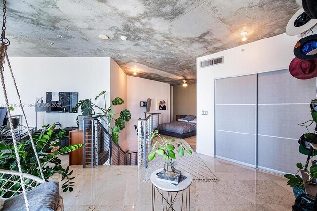 Building Photo - 690 SW 1st Ct