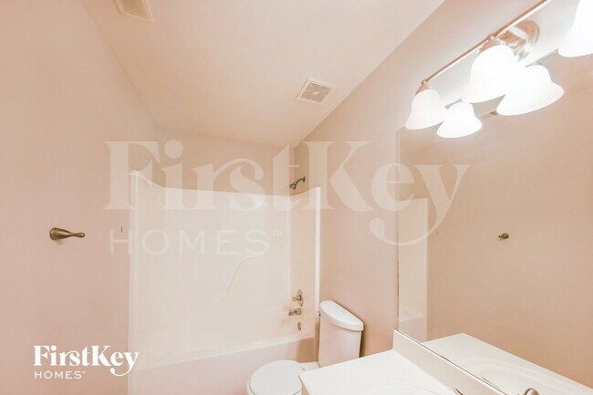 Building Photo - 146 Hickory Point Dr