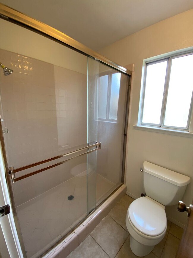 Building Photo - Lovely home for Rent in NW Visalia, located in the Oak West Neighborhood. Coming soon