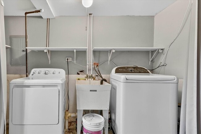 Building Photo - 5635 Alabama Ave