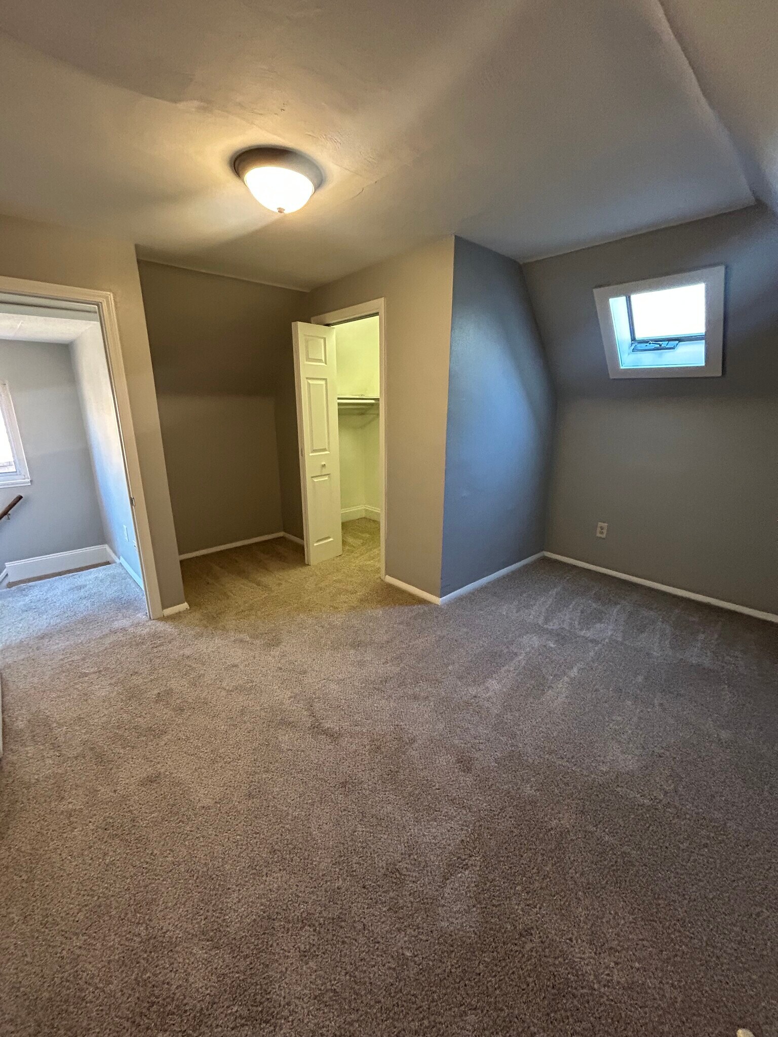 Building Photo - 131 5th St