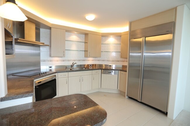 Building Photo - Hawaiki Tower - 2 bedroom, 2 bath with 2 c...