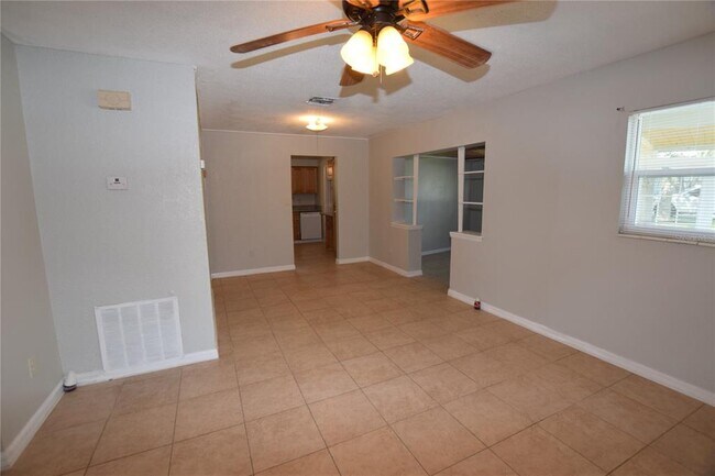 Building Photo - 202 James Ct