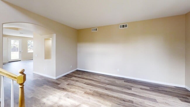 Building Photo - Beautiful Newly Upgraded 4 bedroom 3 bathr...
