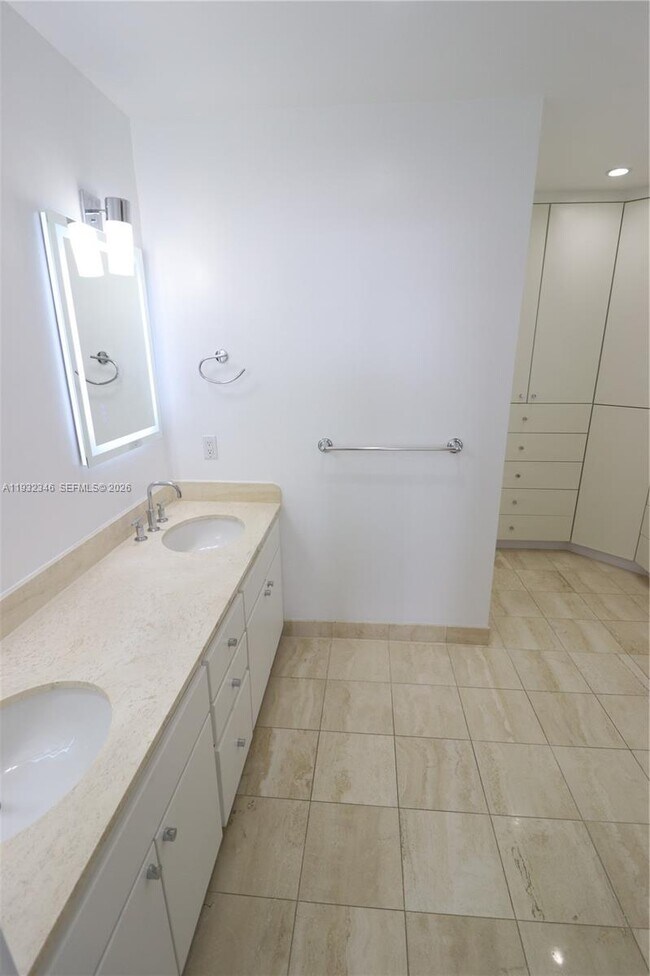 Building Photo - 151 Crandon Blvd