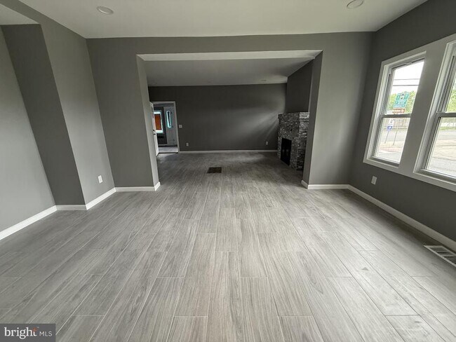 Building Photo - 178 Crosswicks Rd