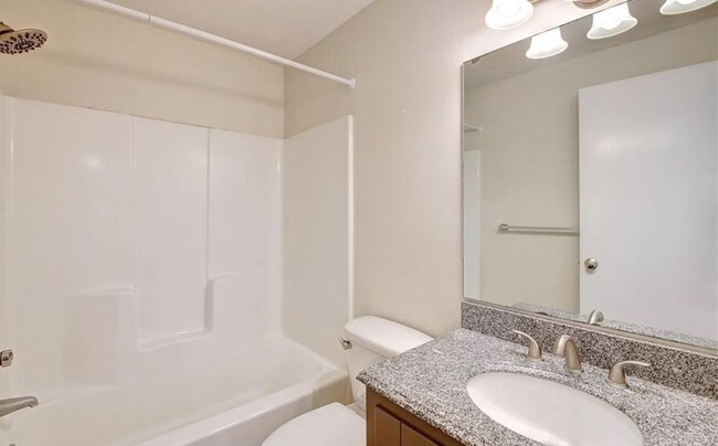 Full Bathroom - 21 Westerly St