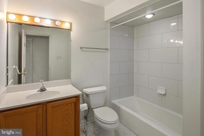 Building Photo - 770 Trenton Ave