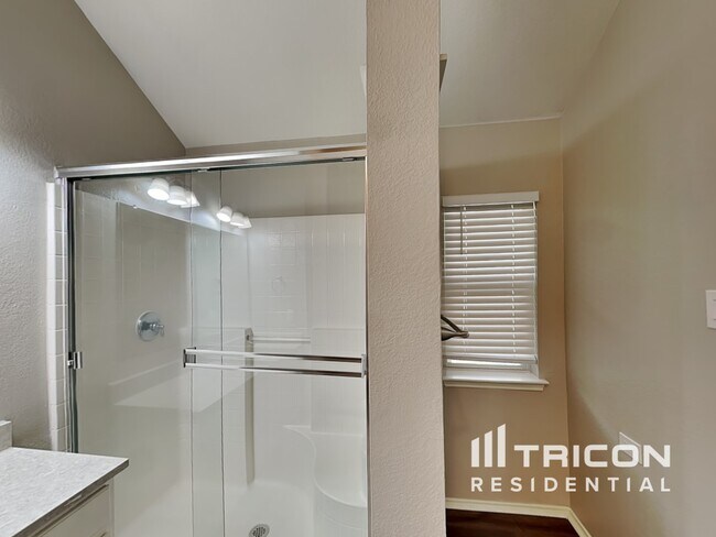 Building Photo - 630 Azalea Dr